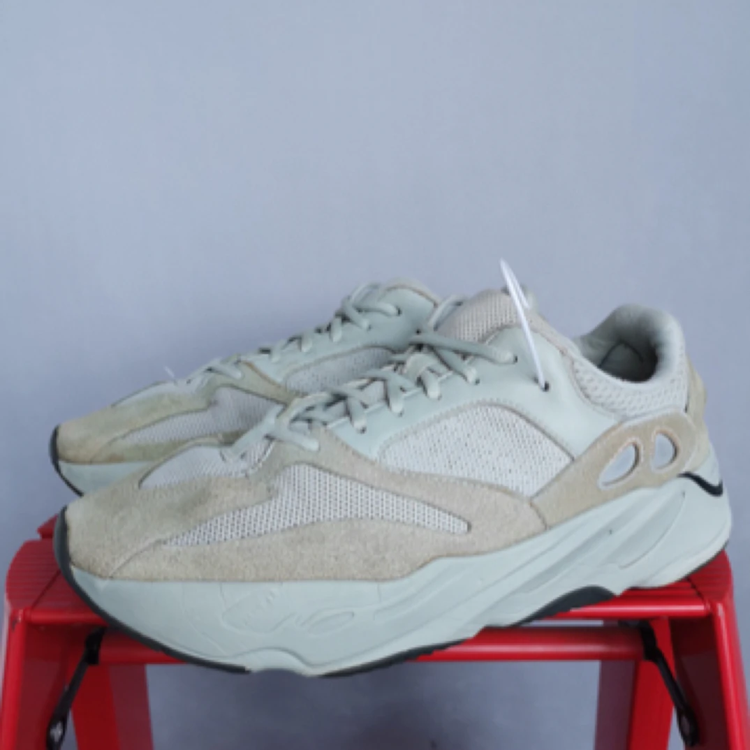 特价Yeezy700海盐45码 售价699 MM1214