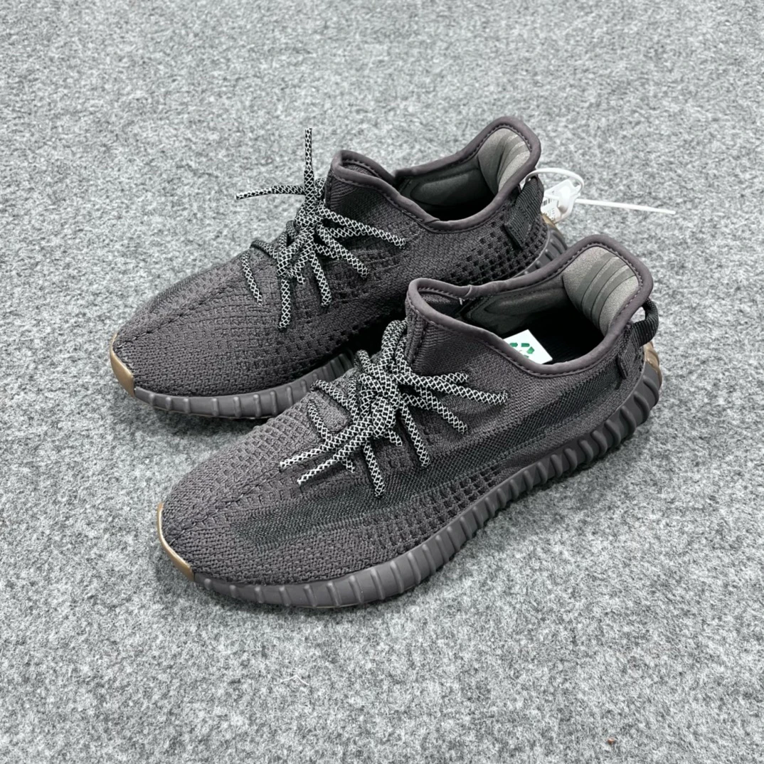 Yeezy350黑生胶42.5码 QQ1517 鞋