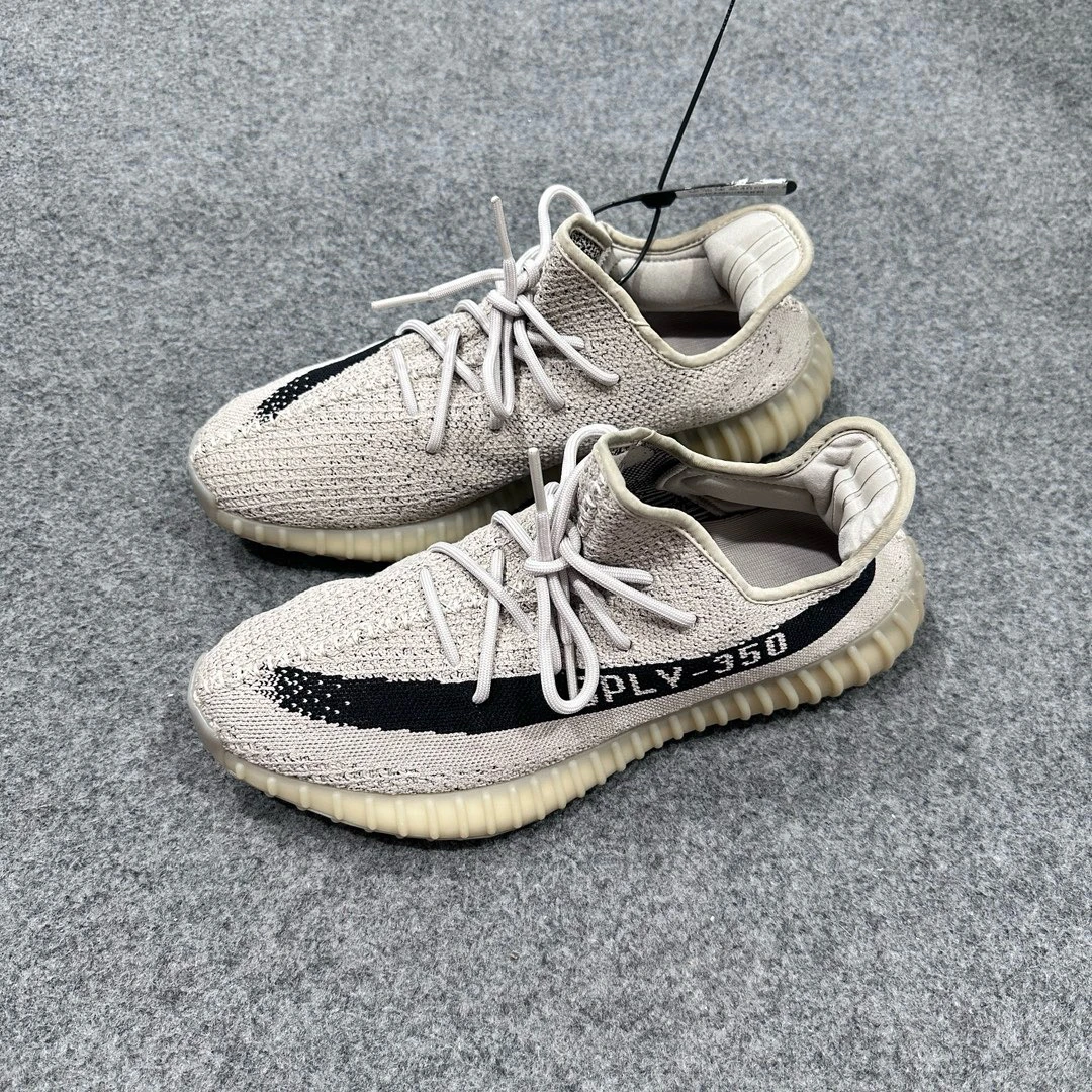 yeezy350灰黑油漆条46码 原盒 QQ0916 鞋