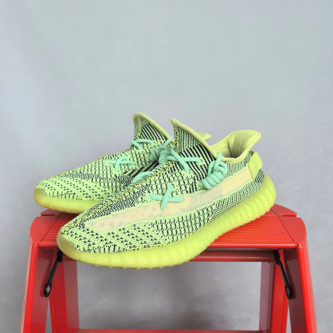 yeezy350黑绿 42.5码，OO3104 鞋