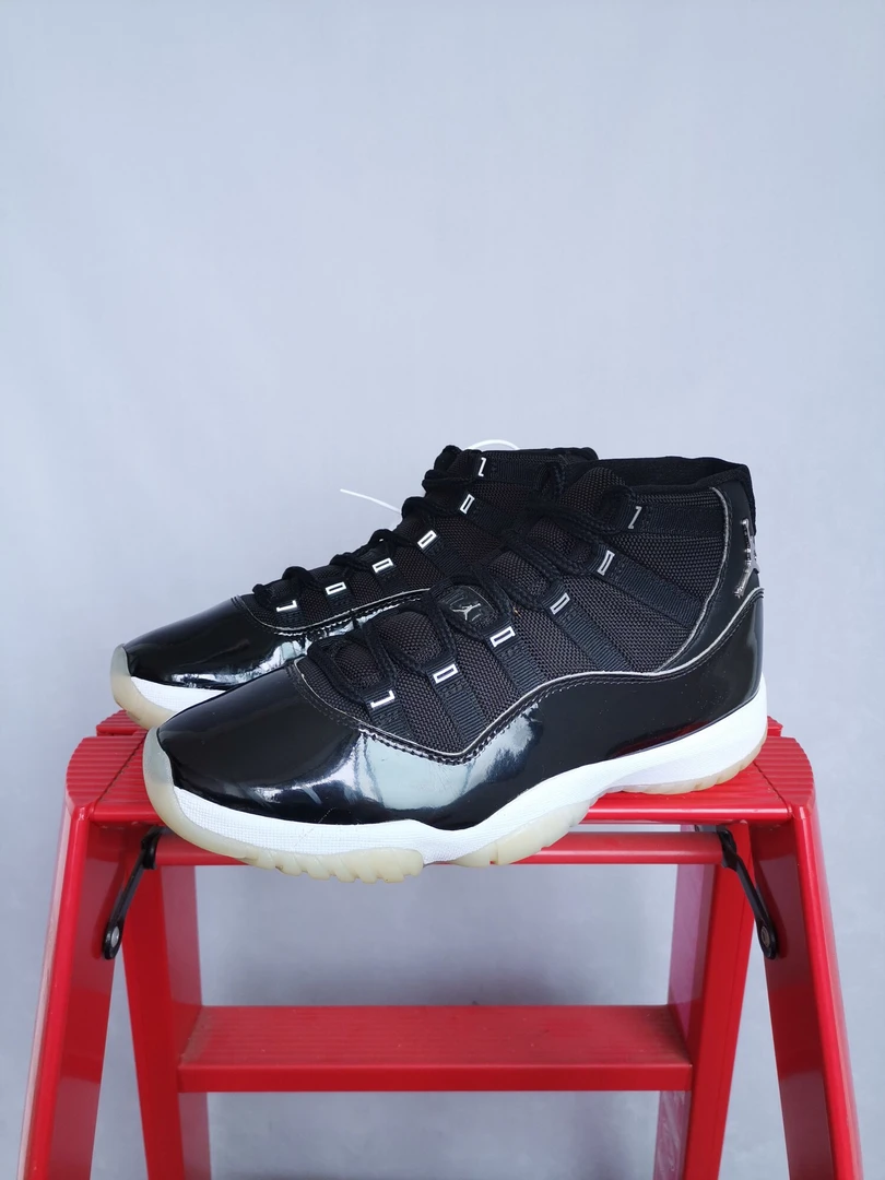 Aj11黑银41码/公价1539/NN2510