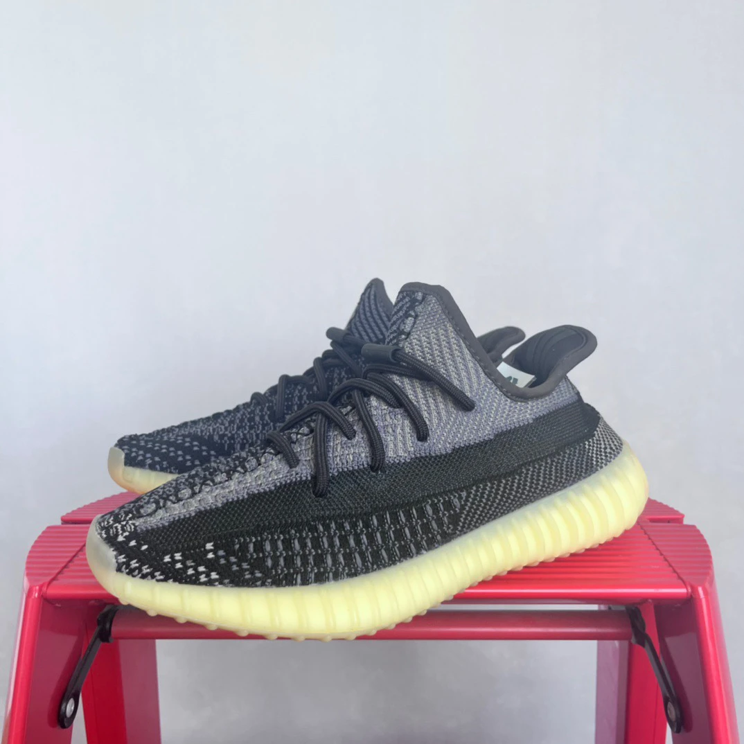 yeezy350黑芝麻 40码  OO1705 鞋
