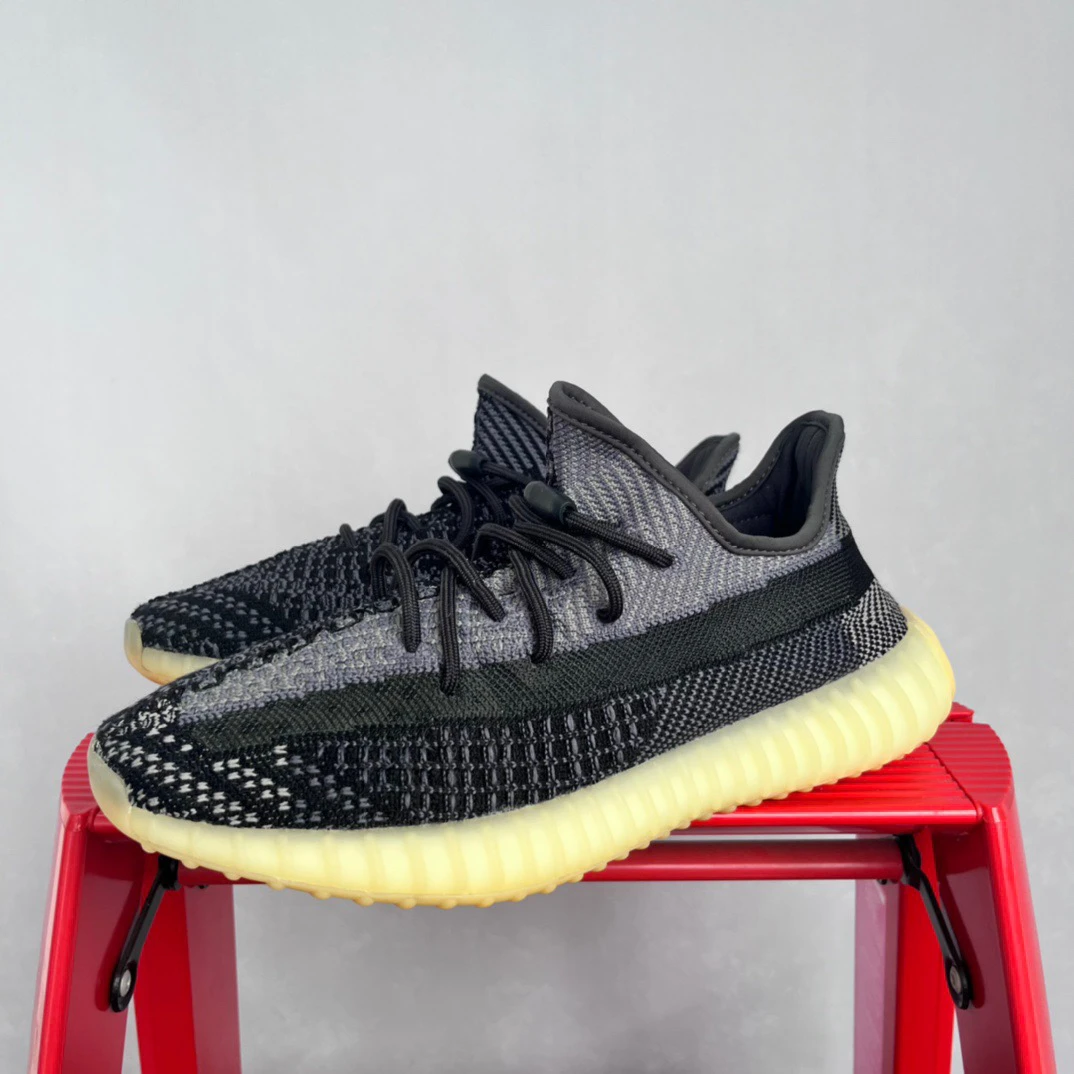 Yeezy350黑芝麻42.5码 PP0118 鞋