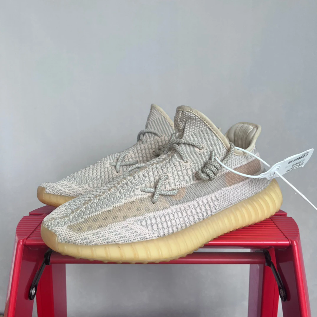 yeezy350粉天使 44码  OO1616 鞋