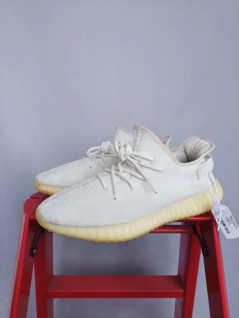 Yeezy350纯白45码  OO0919休闲鞋