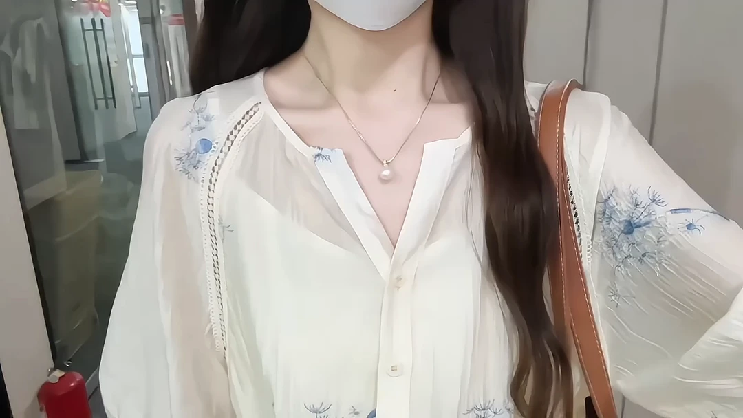 茶歇法式温柔风V领连衣裙女夏季2024新款御姐收腰系带气质长裙子