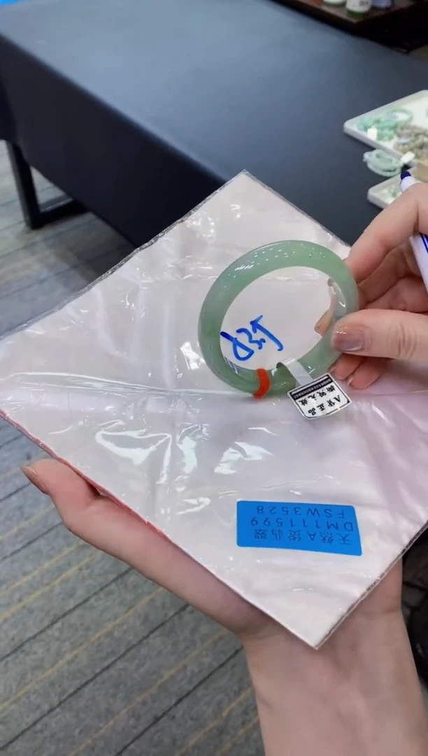 【闪购商品】翡翠手镯未镶嵌