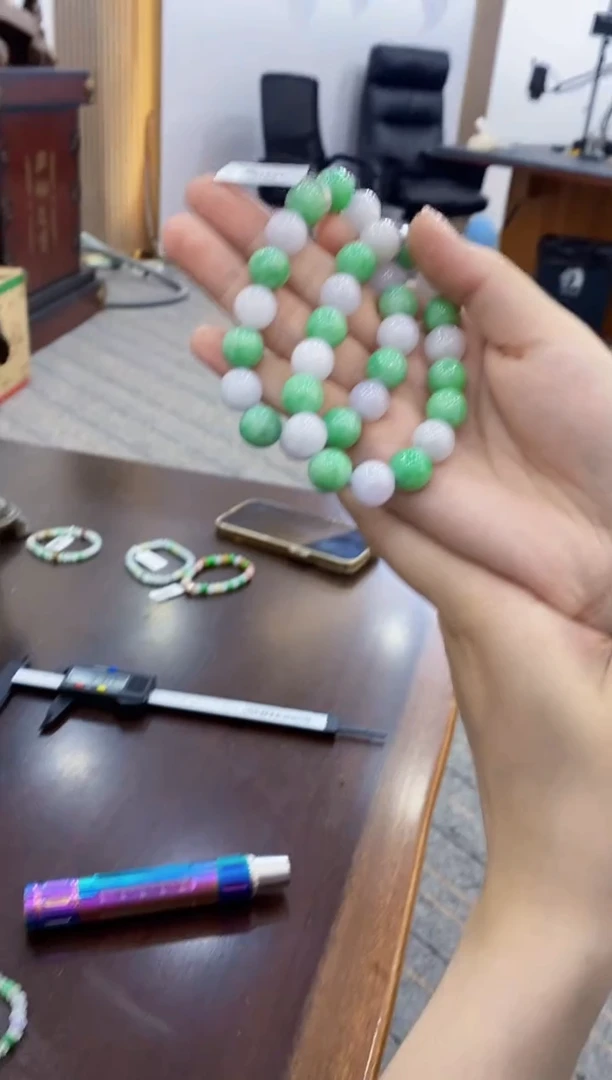 【闪购商品】翡翠手串未镶嵌多样性发其一