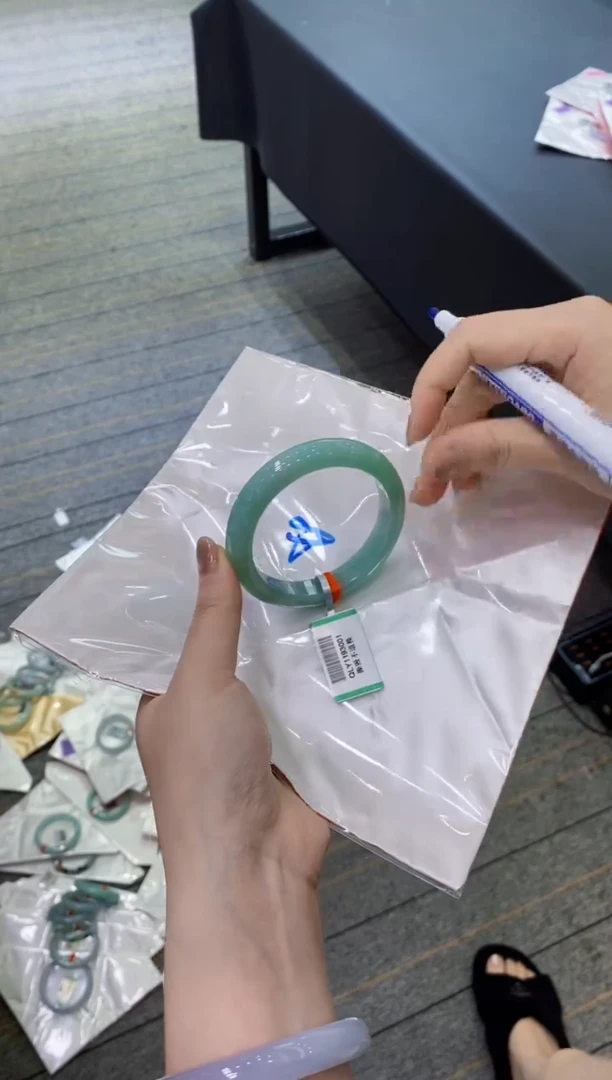 【闪购商品】翡翠手镯未镶嵌