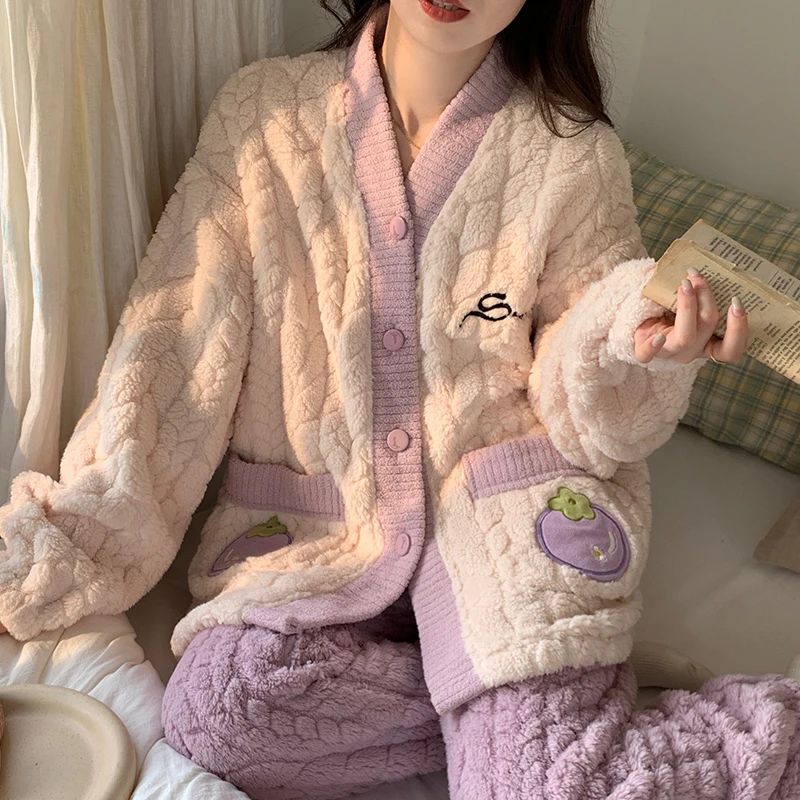 秋冬季新款睡衣女生加厚保暖珊瑚绒树叶绒带口袋长袖家居服可外穿