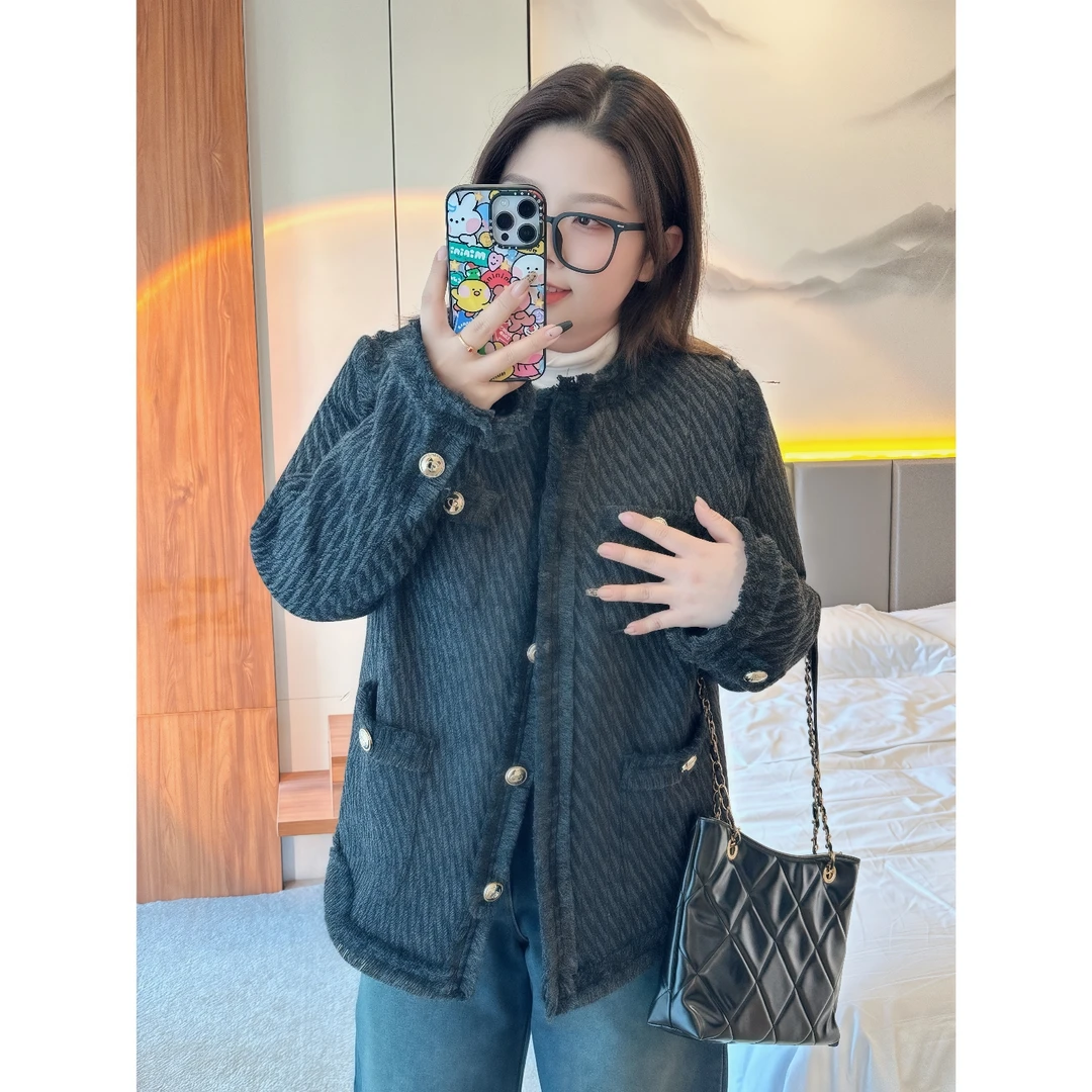 奥斯陆峡 / 设计款小香风外套1037花契200斤胖mm秋冬~小琪推荐~