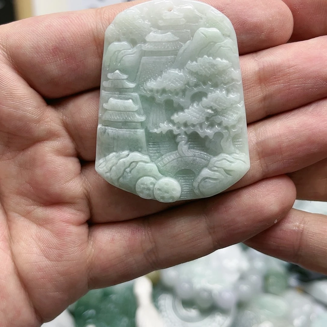 翡翠颈饰未镶嵌牌子