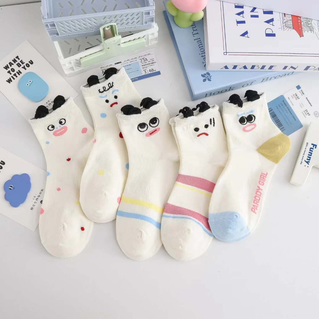 四季款可爱搞怪卡通女款中筒棉袜一双柔软不勒脚女士小白袜