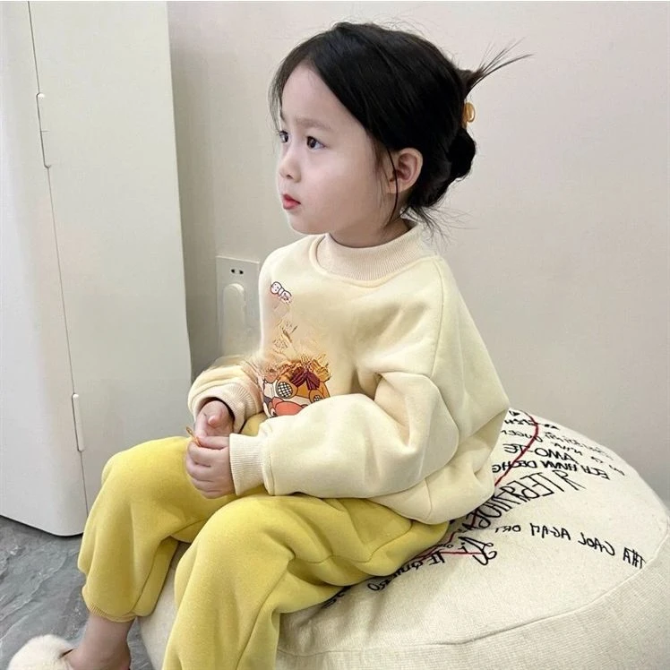女宝宝秋冬套装加绒杏色卫衣女童冬装圆领小熊印花套头上衣两件套