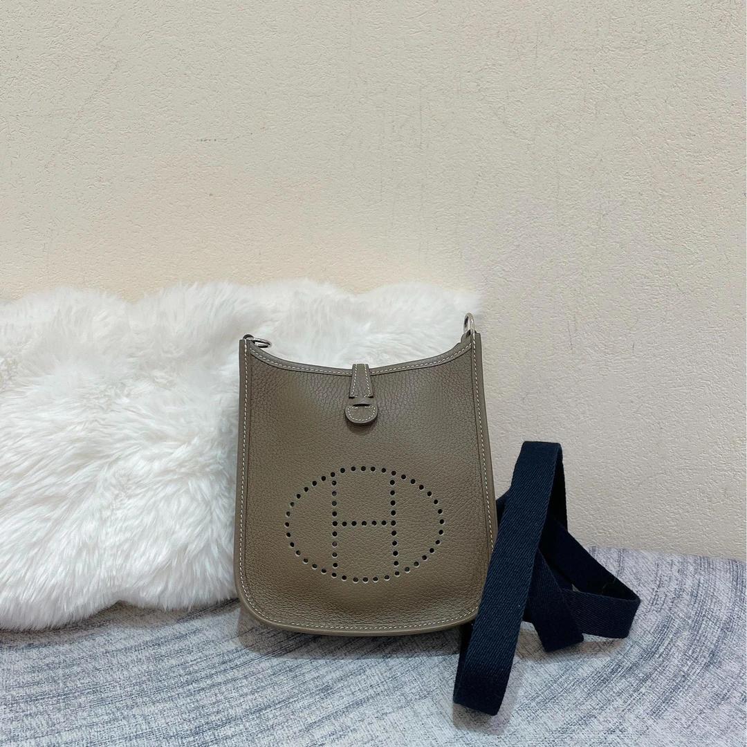 95新  一泽奢品/hermes/mini evelyne大象灰斜挎包/Z24071720A