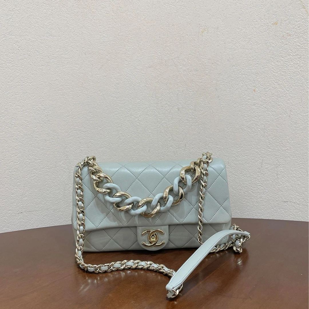 95新 一泽奢品/CHANEL/22C 奶油灰粗链条手柄口盖包/Z24032419