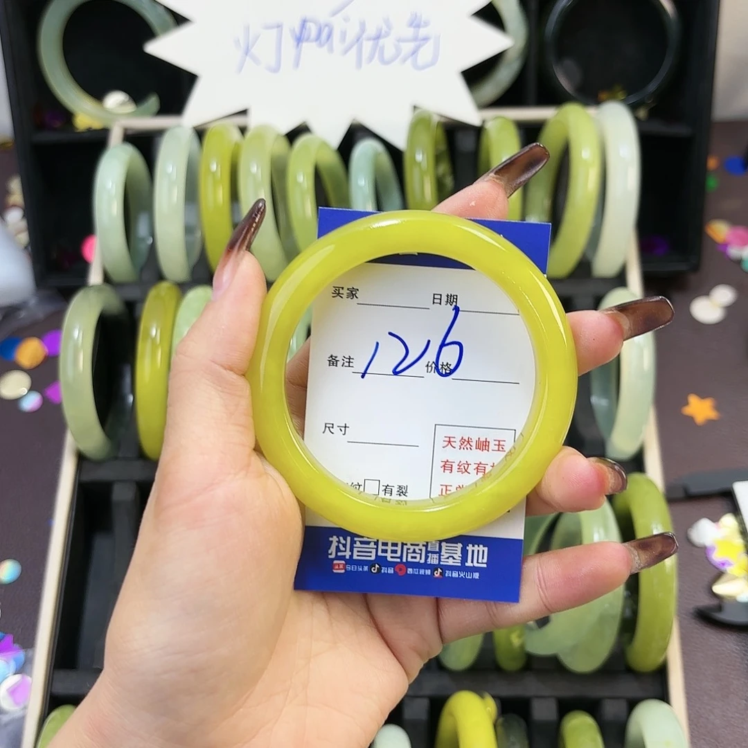 蛇纹石玉手镯未镶嵌小***?