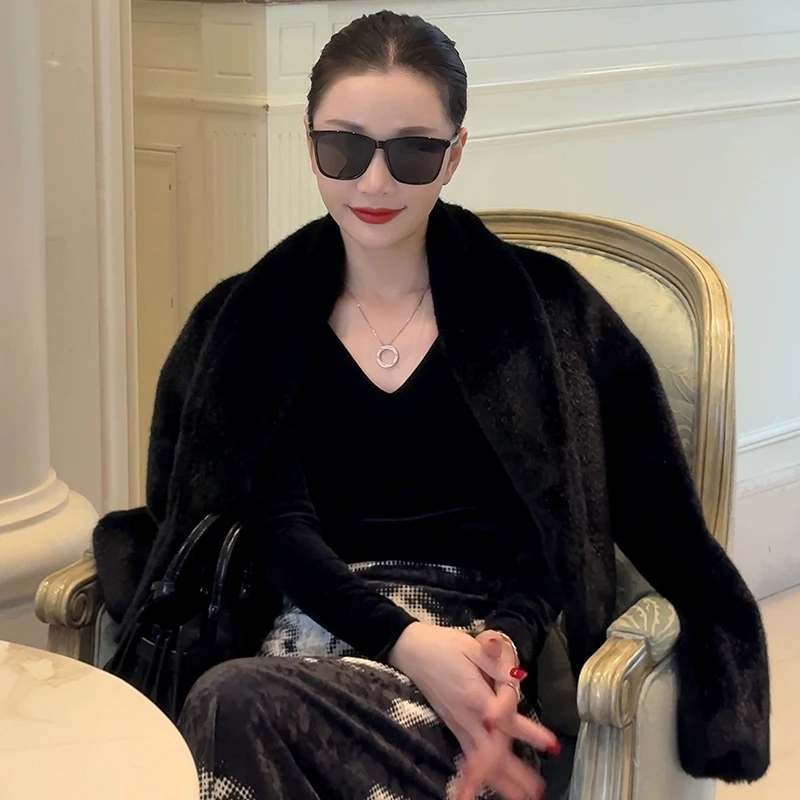 【熊熊服饰】简而不凡比列优化器轻软环保毛短外套 秋冬保暖上衣