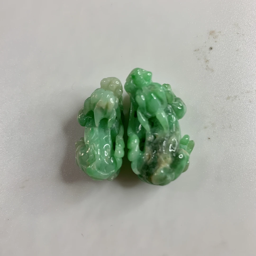 正阳翠立体雕刻翡翠貔貅尺寸有些许差距，一对出，大的卡30-15-15