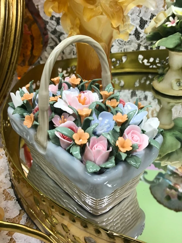 陶瓷花篮高度12厘米宽度12厘米桌面摆件