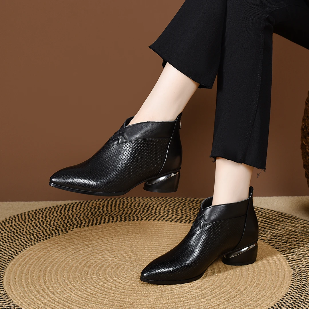 秋冬真皮女靴子新款及踝靴中跟粗跟短靴女百搭大码单靴女鞋低筒靴