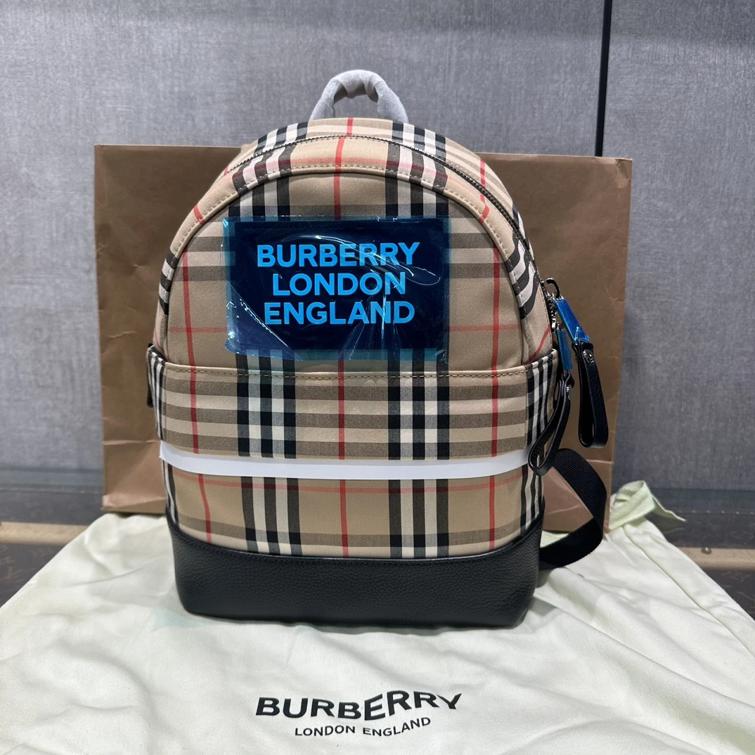 全新未使用 BURBERRY/博柏利 经典格纹尼龙徽标印花双肩包 27882
