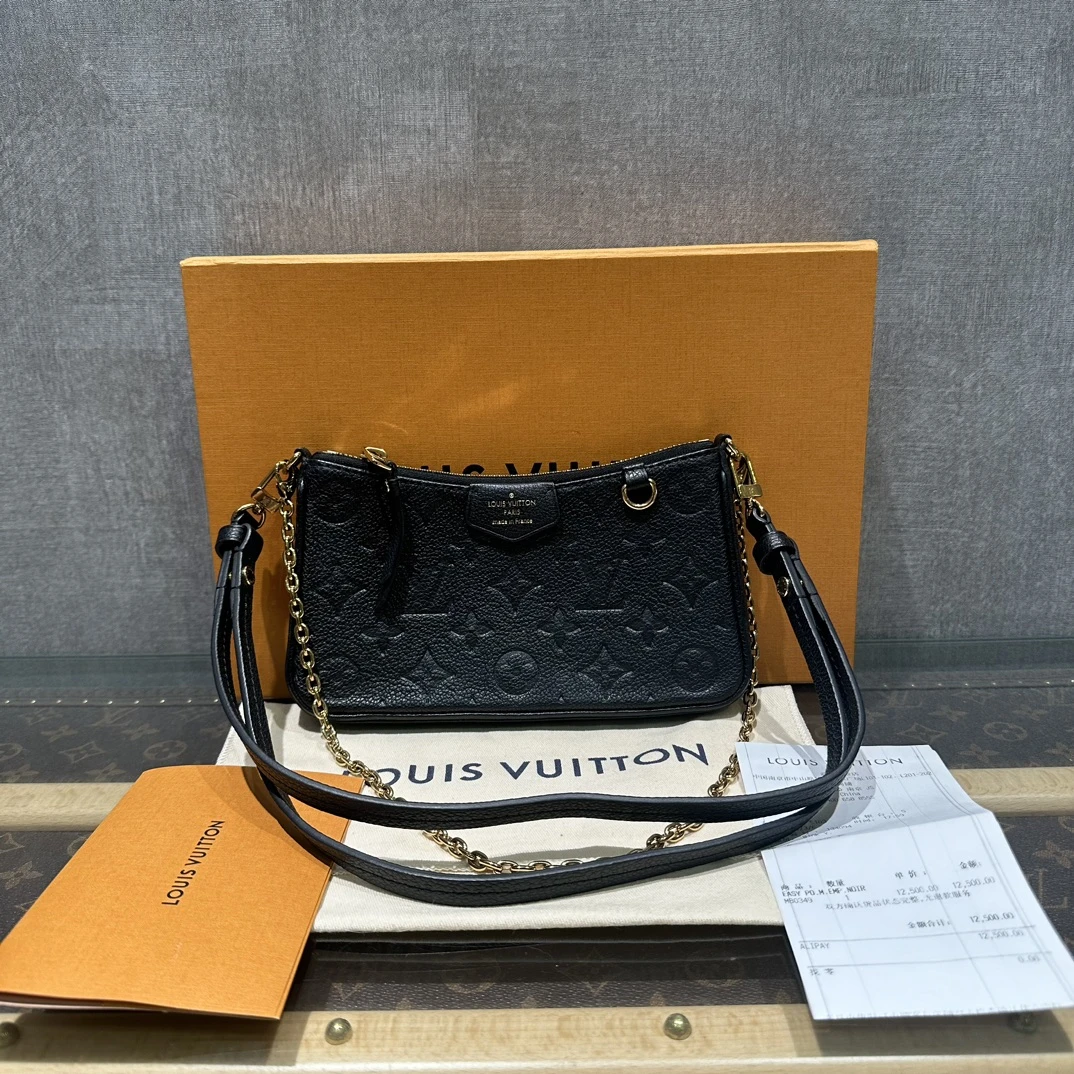 99新 LV 路易威登 Easy Pouch On Strap黑色全皮压纹麻将包 08100