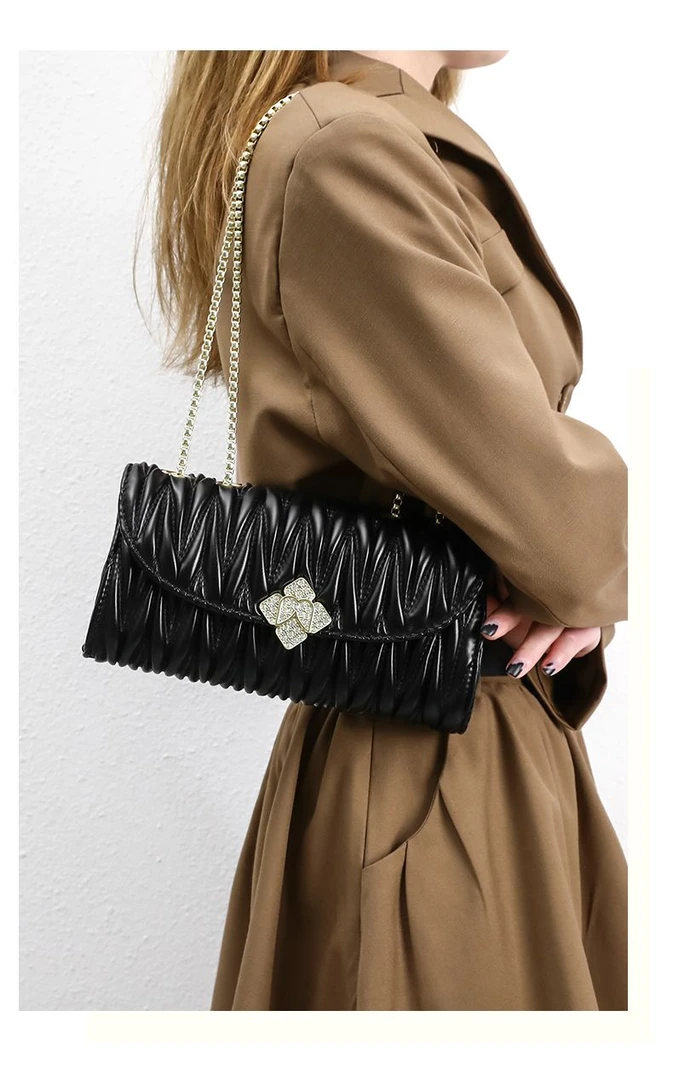 真皮轻便褶皱长款网红单肩斜挎包女士时尚ins宴会小包包小众百搭