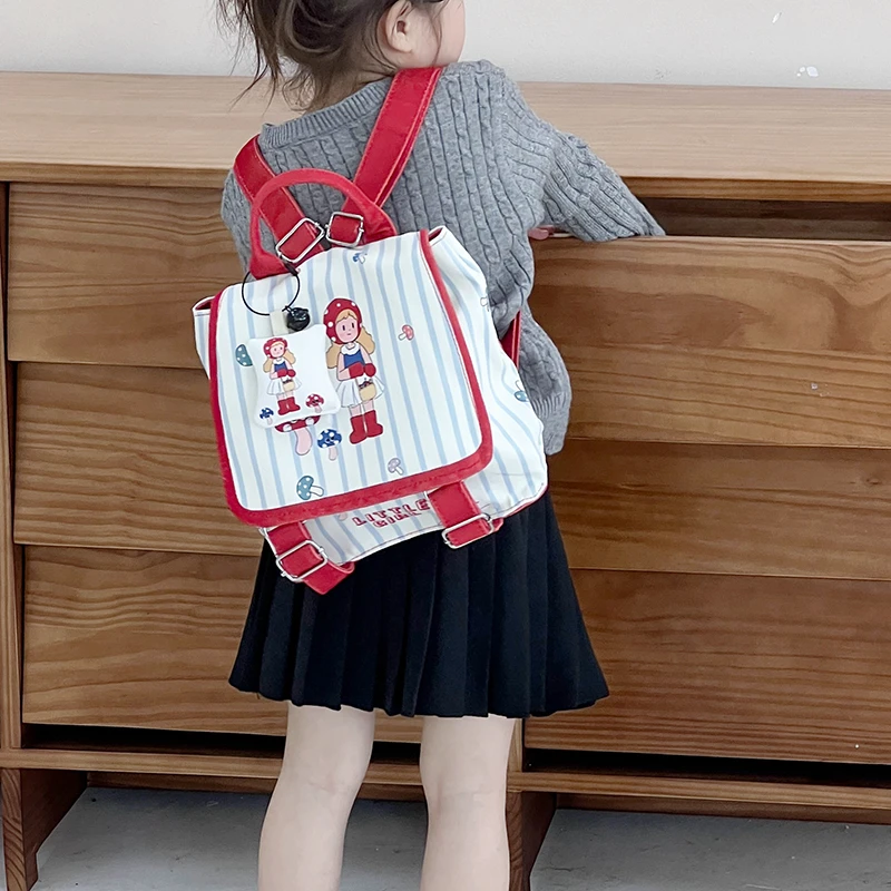 新款卡通外出双肩包书包儿童可爱轻便大容量设计感帆布包小型背包