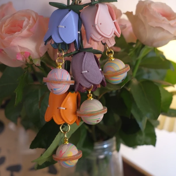 缦物 头层牛皮挂件花精灵包挂车挂钥匙挂