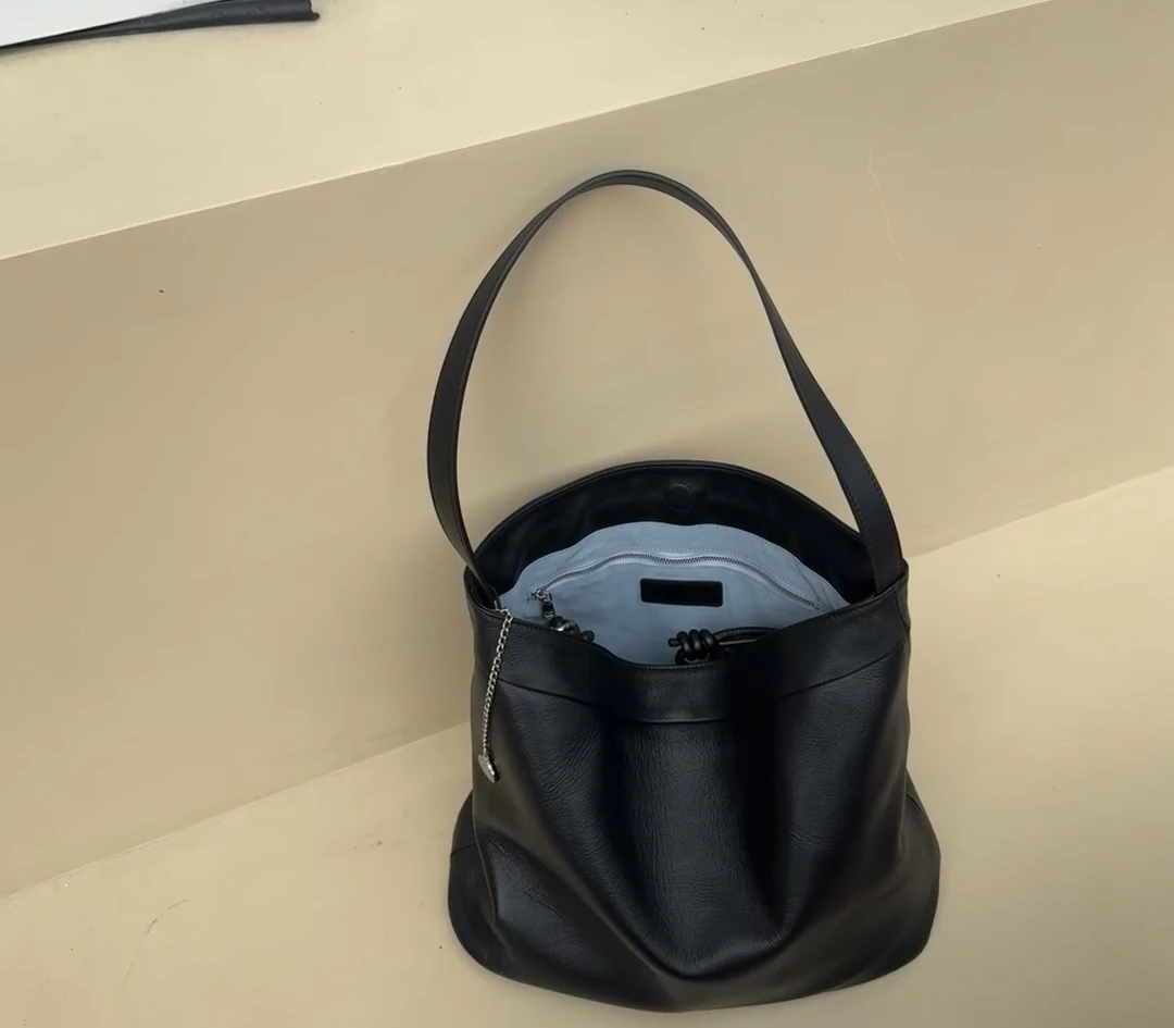 misshoney 极简风单肩小众设计休闲托特包 黑色