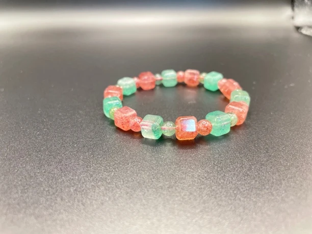 非金属仿水晶手链 草莓晶手链原矿可爱饰品少女心水晶福利