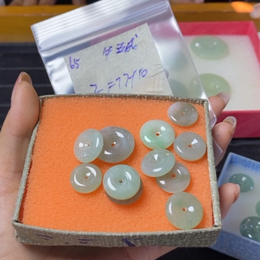 【闪购商品】定制翡翠未镶嵌牛*成