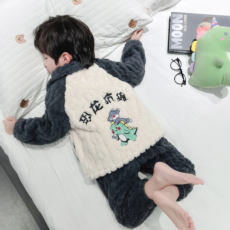 男童洋气法兰绒睡衣秋冬新款小男孩翻领开衫加厚珊瑚绒家居服套装