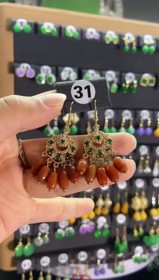 【闪购商品】翡翠耳饰银S925镶嵌31...
