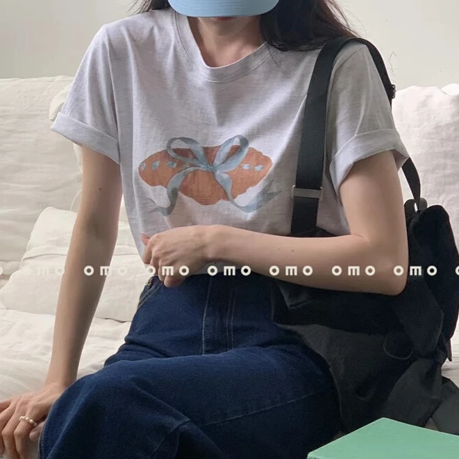 现~自留面包与蝴蝶结 秋季 宽松百搭圆领蝴蝶结牛角包印花短袖t恤