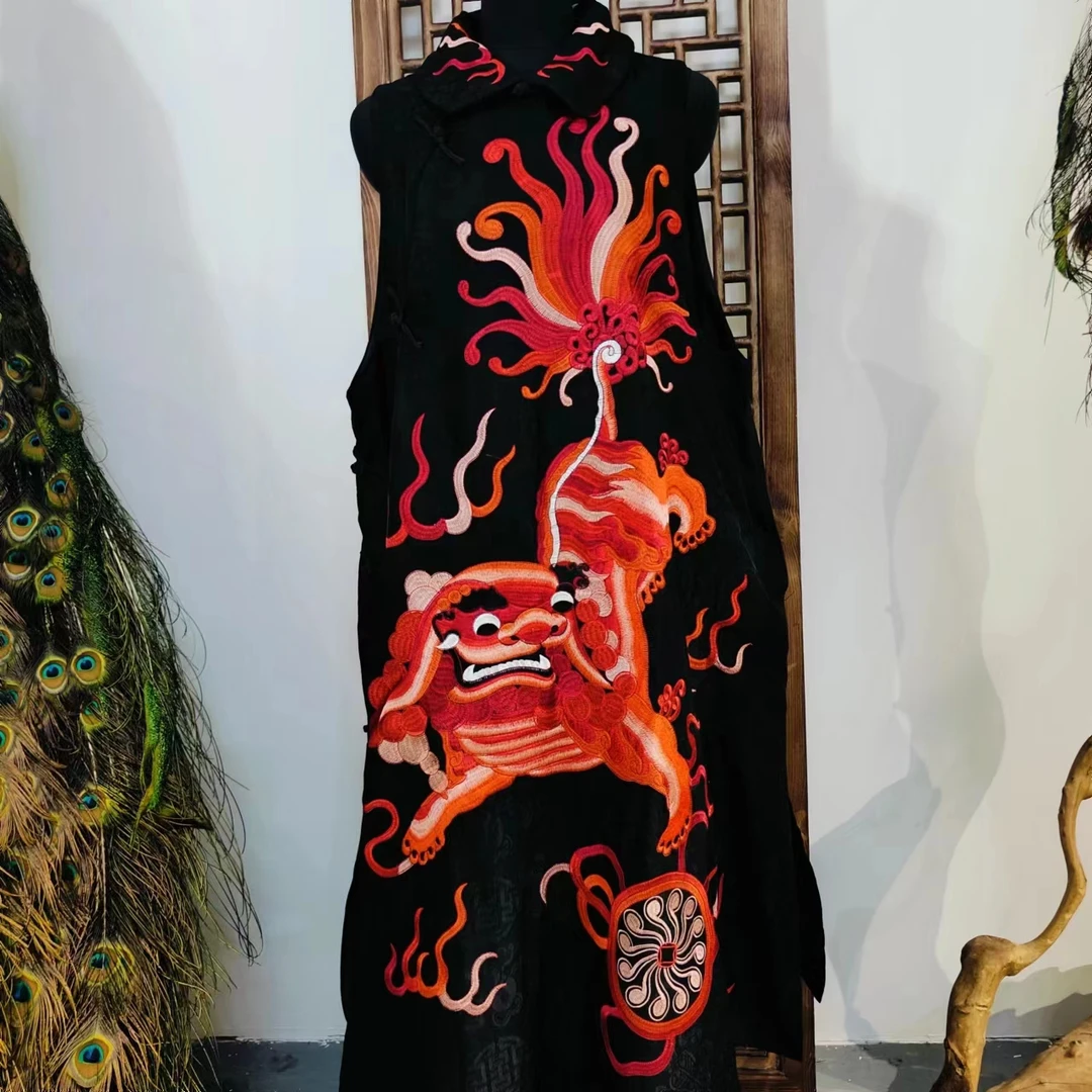 （HM101041）凤徕兮私人定制黑底红色狮子刺绣翻领盘扣马甲