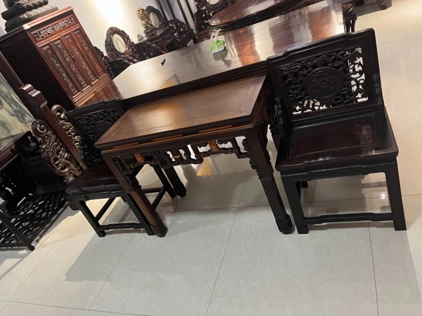 大红酸枝半桌屏风椅一套