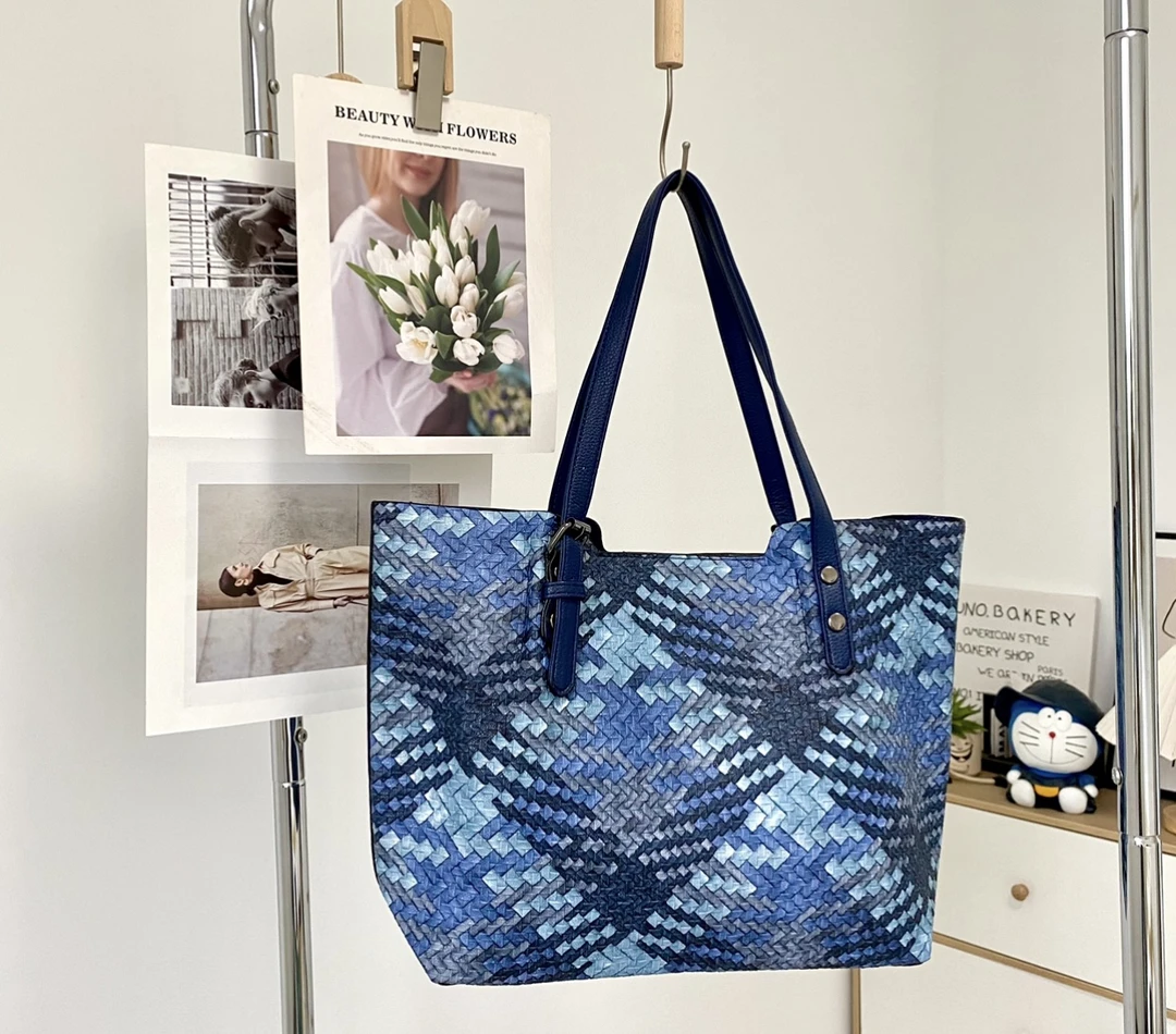 夏季高级感大容量托特包女新款2024大包包百搭潮流单肩包炫彩