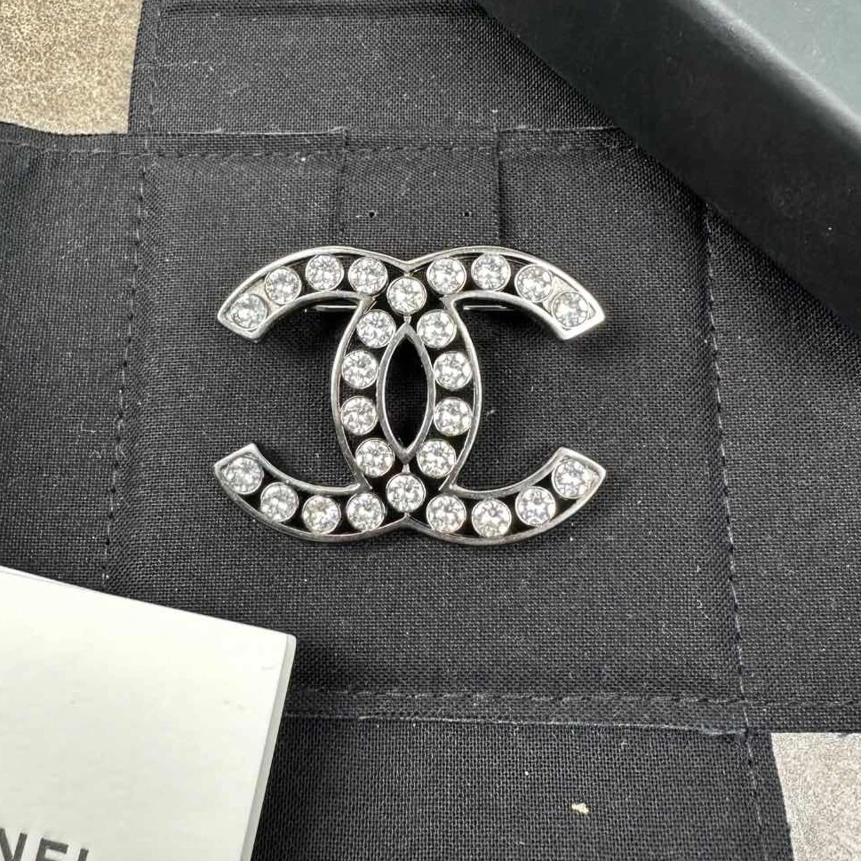 99新 Chanel/香奈儿 小花6珊 双C大logo 满钻 胸针 银色