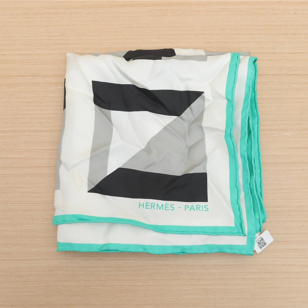 99新 Hermes/爱马仕 【33精选】90*90厘米围巾方巾 印花 526325