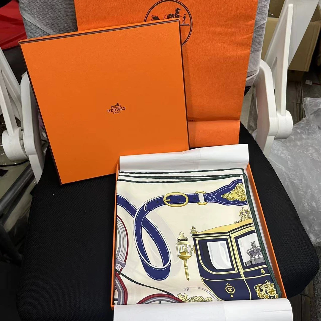99新 Hermes/爱马仕 小花佳珊P244068517hermes 丝巾