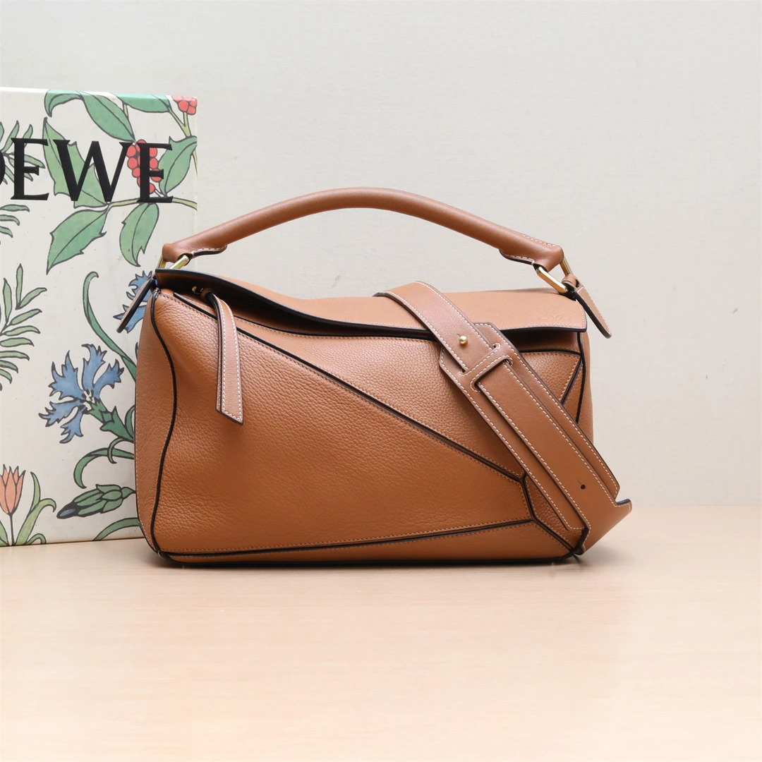 99新 LOEWE/罗意威 小花佳珊 几何包 中号 棕色245102