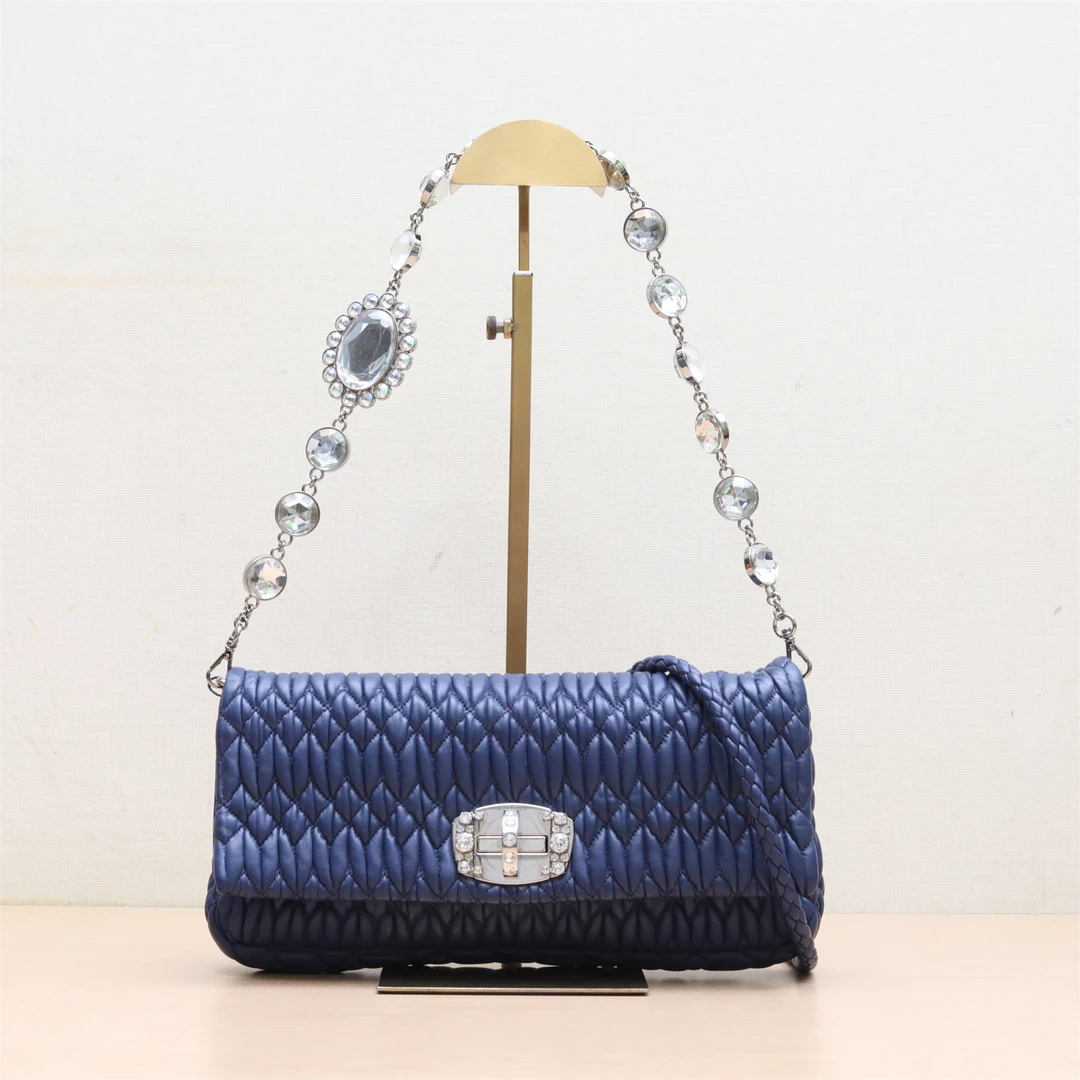 95新 MIU MIU/缪缪 活动黑黑 P244274694褶皱 28 仿水晶斜挎包