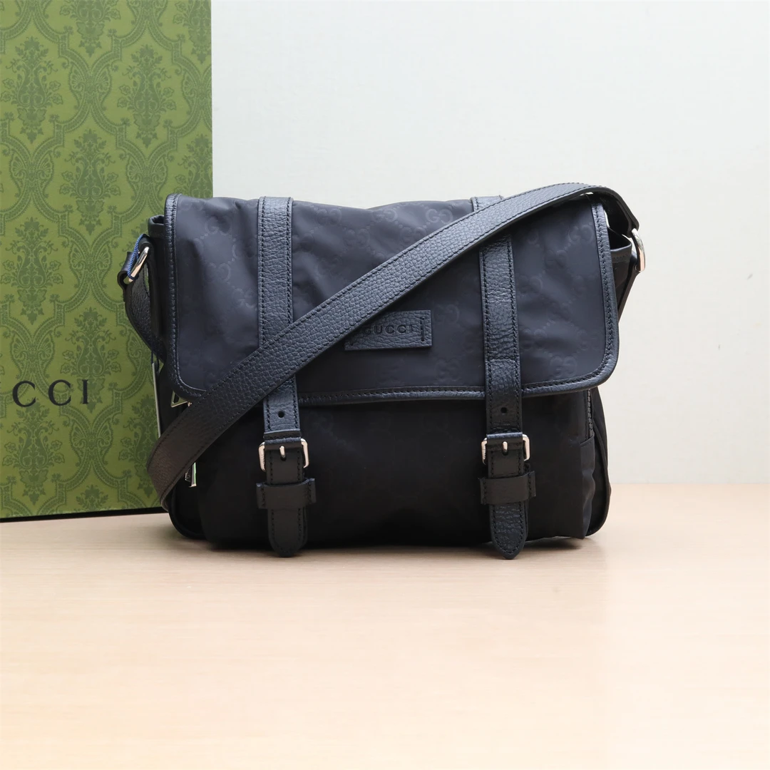 95新 GUCCI/古驰 小花6花 斜挎邮差包 黑色 尼龙