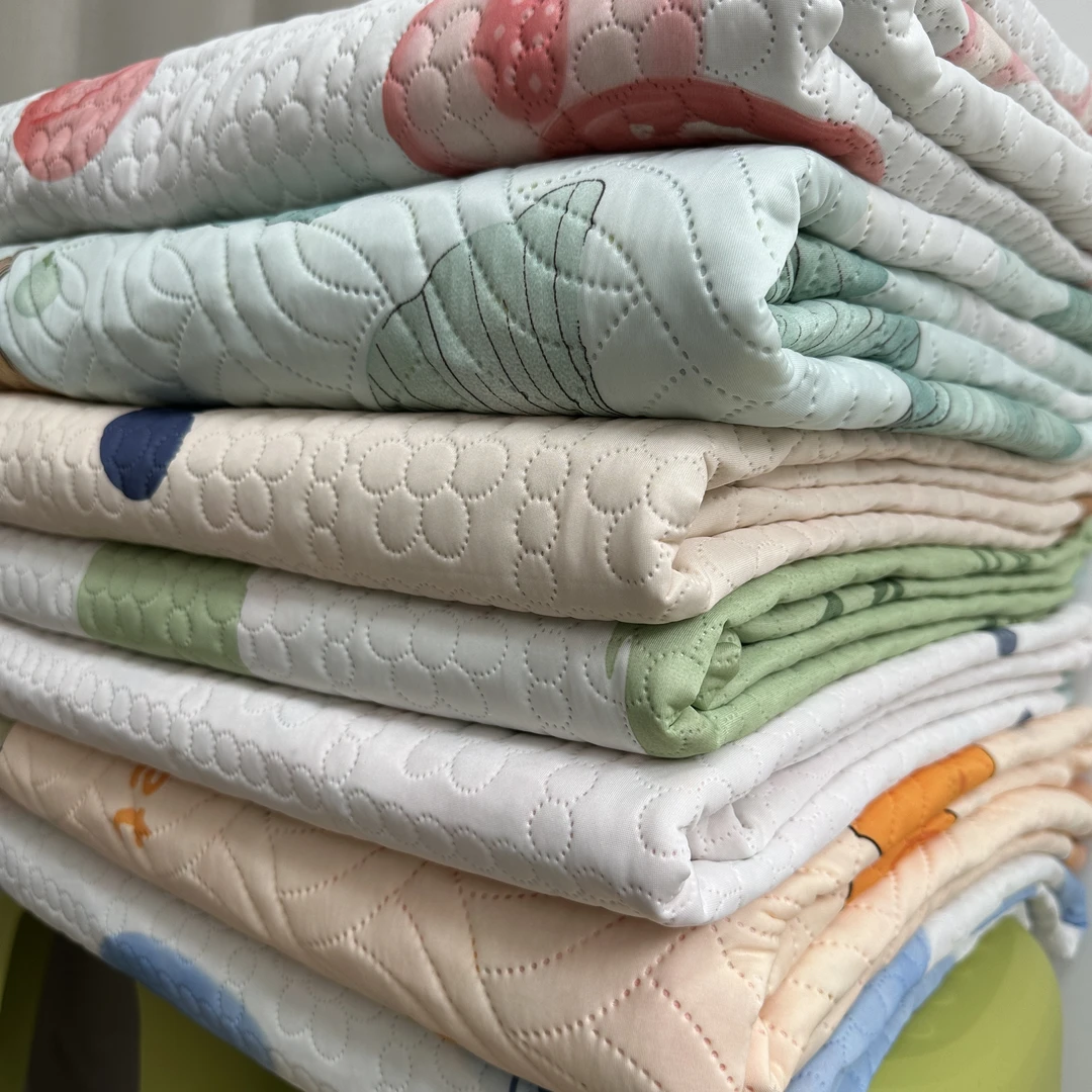 四季款A类可机洗夹棉防滑床盖