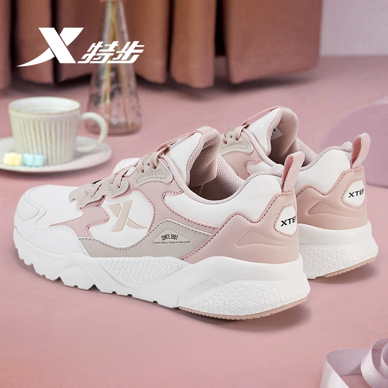 特步女鞋官方旗舰运动鞋女2025新款皮面防水老爹鞋学生秋季跑步鞋
