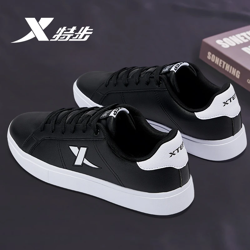 特步男鞋板鞋冬季新款低帮休闲鞋男士革面运动鞋百搭防水黑白鞋子