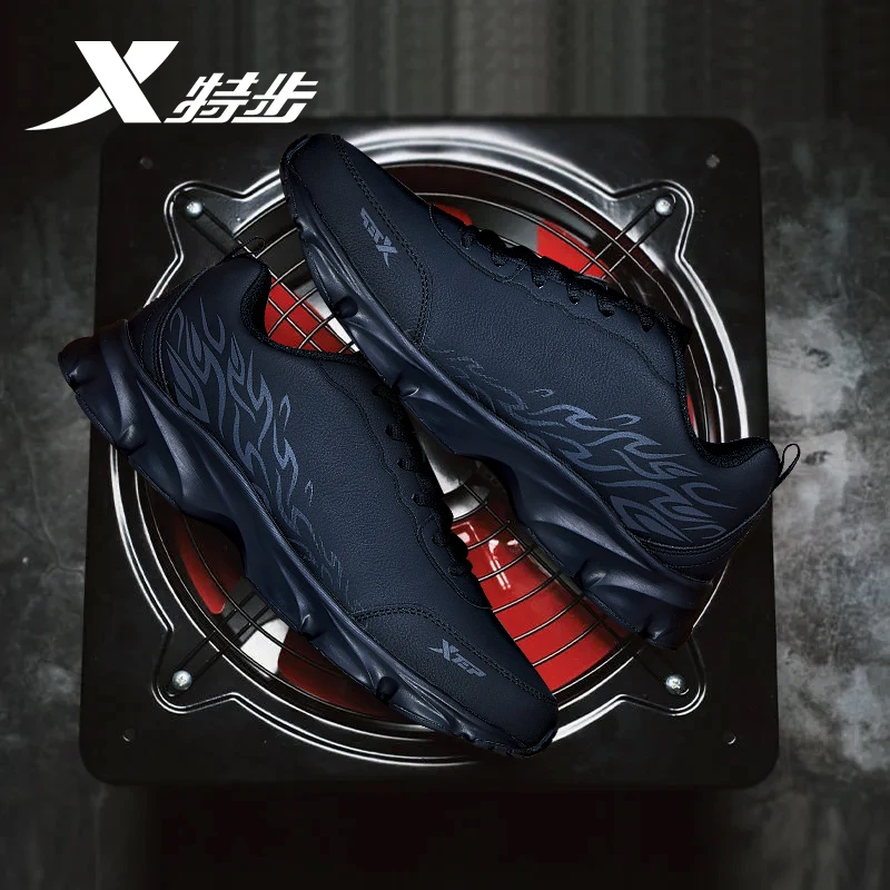 特步黑武士男鞋冬季新款防水皮面休闲运动鞋男黑色轻便跑步鞋正品