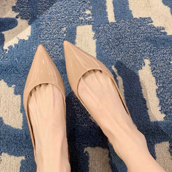 2025年新款法式裸色内增高女士平底鞋女浅口百搭通勤红底职业单鞋